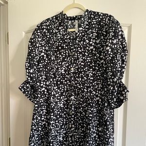 NY Women’s Collection 2X Snap Front Black Dress with Ruffle Sleeve Detail.